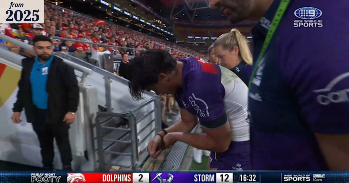 Howarth leaves field in agony