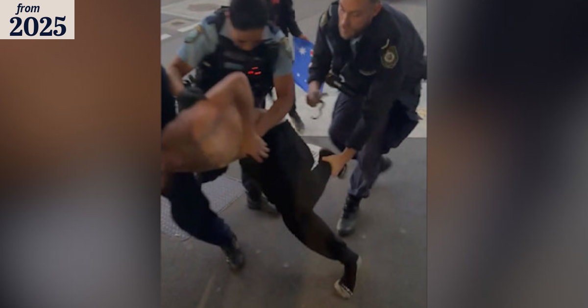 Scuffle with police outside bar