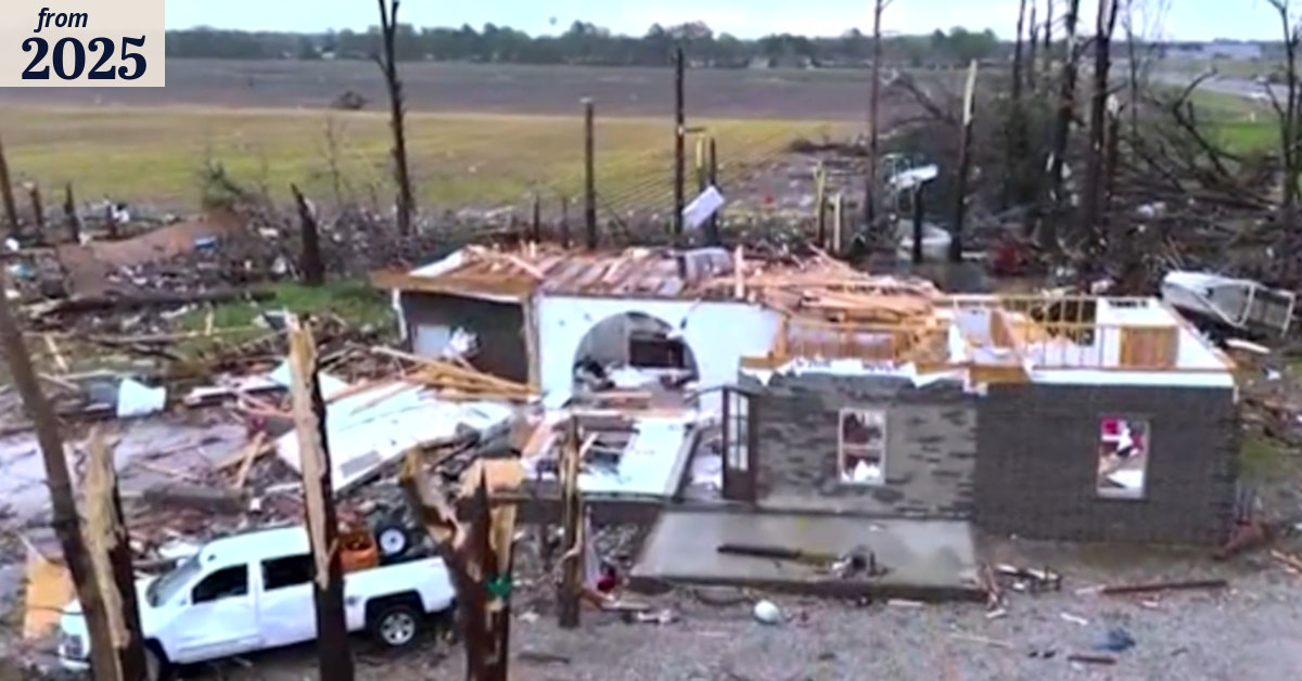 Severe storms sweep US, leaving at least four dead