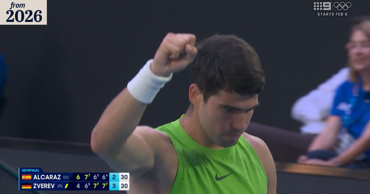 Alcaraz receives standing ovation for miracle shot