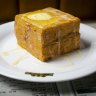 Le pain perdu au beurre et au sirop d'érable du Kowloon Cafe est conçu pour les gros appétits – et pour Instagram.