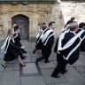 SHD TRAVEL FEBRUARY 24 POSTCARD. CY4583 STUDENTS AT GRADUATION DAY AT CAMBRIDGE UNIVERSITY JUNE 2012. CREDIT ALAMY Not for archive