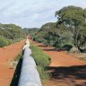 The Golden Pipeline runs 569 kilometres from Perth to Kalgoorlie.